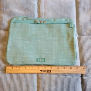 Thirty one pouch